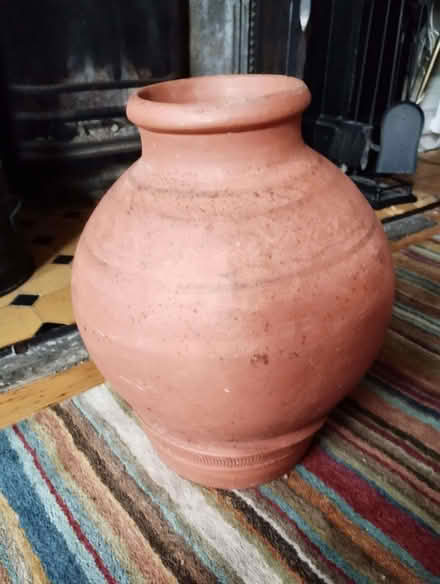 Photo of free Large decorative vase (Stockbridge EH4) #1