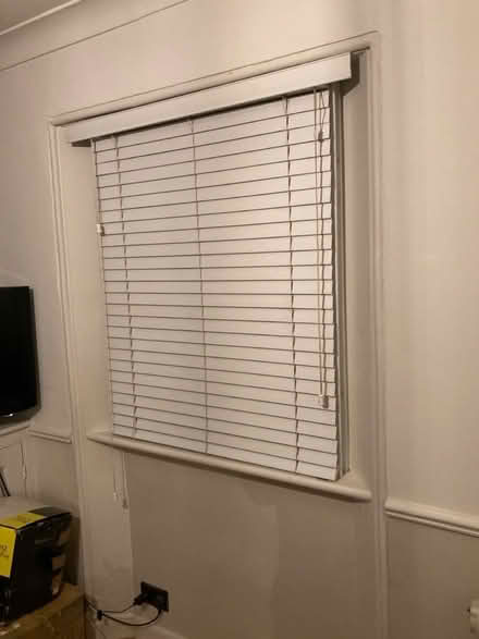 Photo of free White Venetian wooden blind (Penge SE20) #1