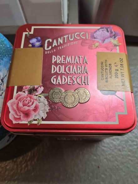 Photo of free Old cake tin and biscuit tin (Putney SW15) #3
