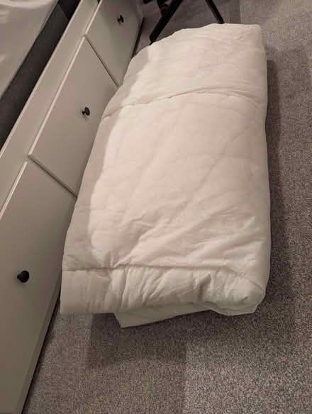 Photo of free King-size Duvet, cover not included (RG30 2PG) #1