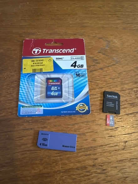 Photo of free Memory cards (GL11) #1