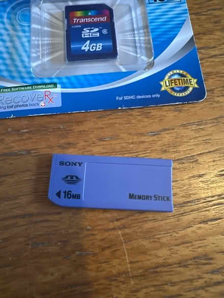 Photo of free Memory cards (GL11) #2