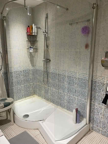 Photo of free Walk in shower (Aigburth L17) #1