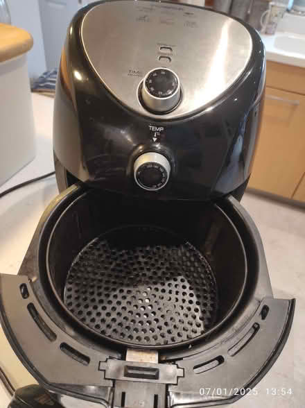 Photo of free Air Fryer. (Chesham HP5) #3
