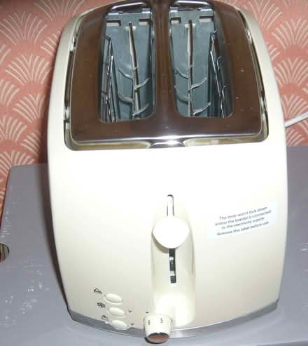 Photo of free 2 slice toaster - russel hobbs (Hoohill FY3) #2