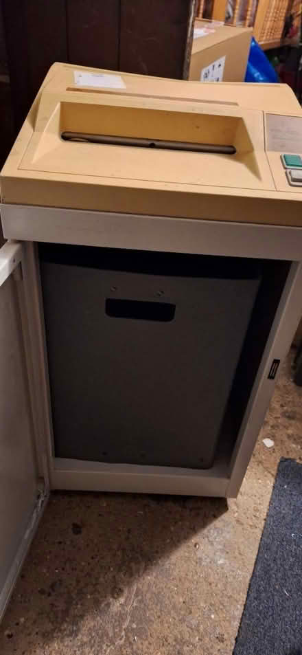 Photo of free shredder (Camberwell- SE5) #3