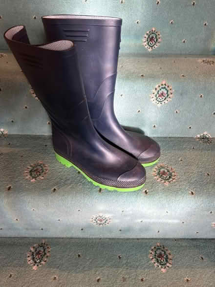 Photo of free Boys wellies size 4 as new (Droitwich) #1