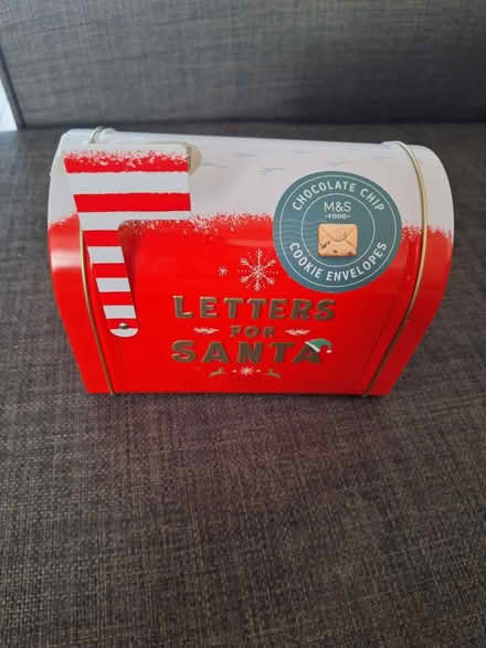 Photo of free Metal biscuit tin (Borehamwood WD6) #1