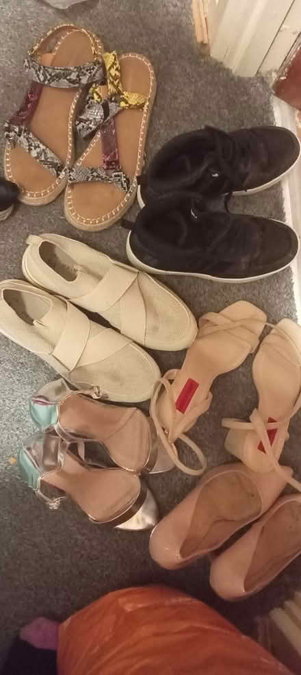 Photo of free Shoe size 6 and clothes 10-12 (OX14 Abingdon) #1