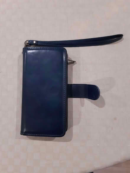 Photo of free iPhone 11 case/purse (Great Mole Wood SG14) #1