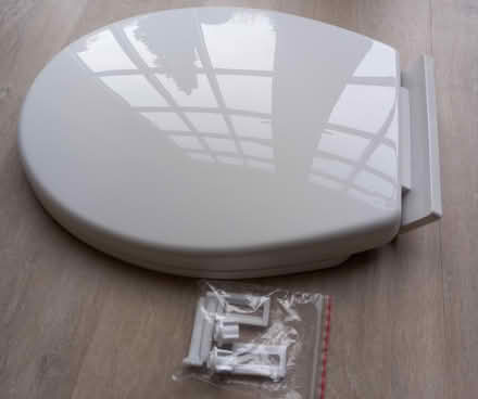 Photo of free Toilet Seat - unused (EN7 Cheshunt) #2