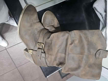 Photo of free Pair size 5 boots (Northfleet da11) #1