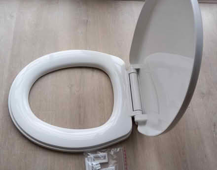 Photo of free Toilet Seat - unused (EN7 Cheshunt) #4