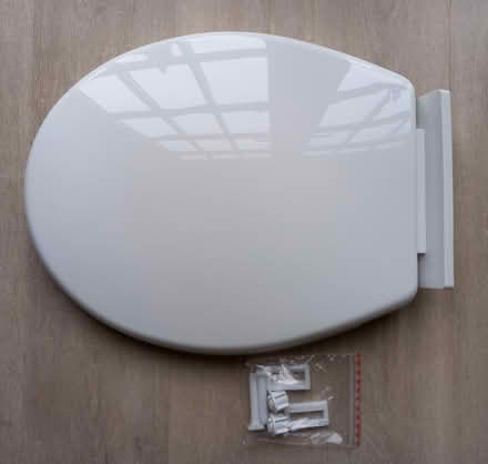Photo of free Toilet Seat - unused (EN7 Cheshunt) #1
