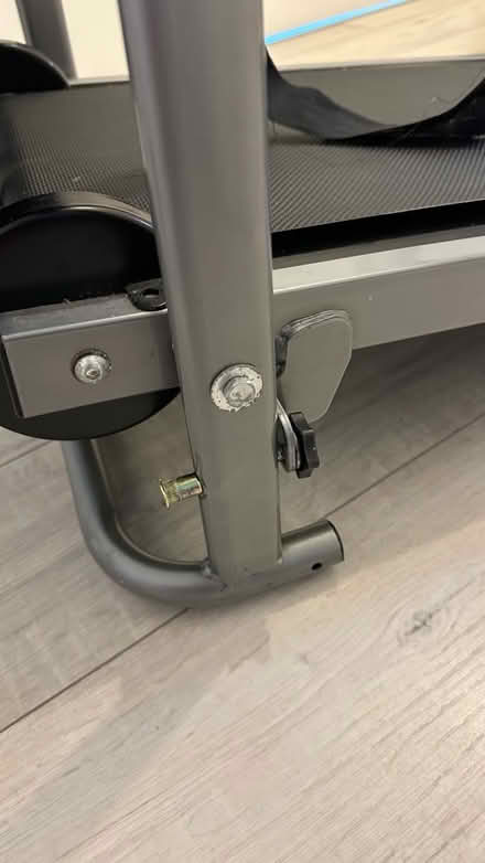 Photo of free Non motorised/manual treadmill (New Eltham SE9) #3