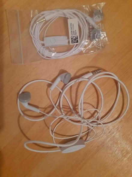 Photo of free Samsung In ear headphones (Sapcote LE9) #1