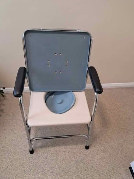 Photo of free Commode (Ridgeway BH10) #2