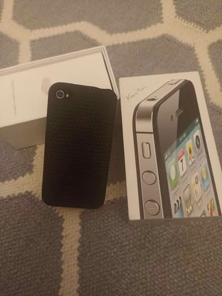 Photo of free iPhone 4 tw10 (Richmond upon Thames TW10) #1