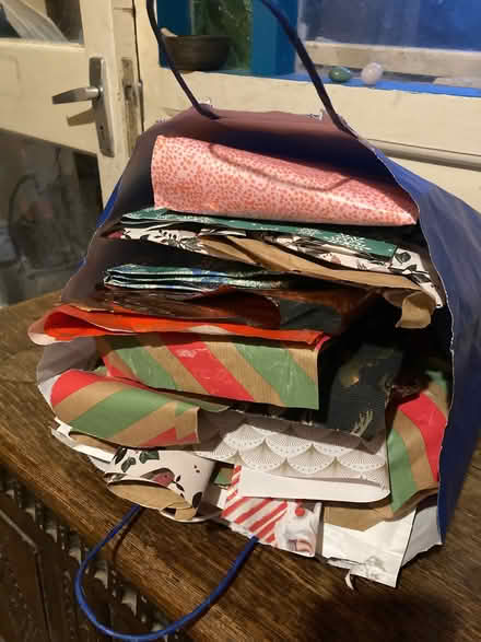 Photo of free Wrapping paper rolls (Oxlinch GL10) #2