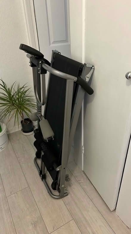Photo of free Non motorised/manual treadmill (New Eltham SE9) #2