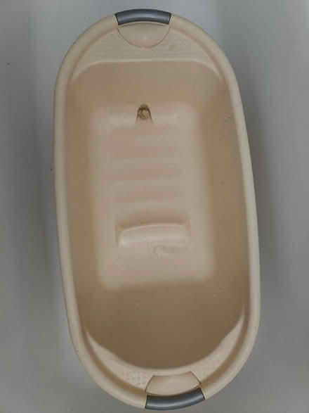 Photo of free Beige baby bath tub (Surrey Quays Station SE16) #1