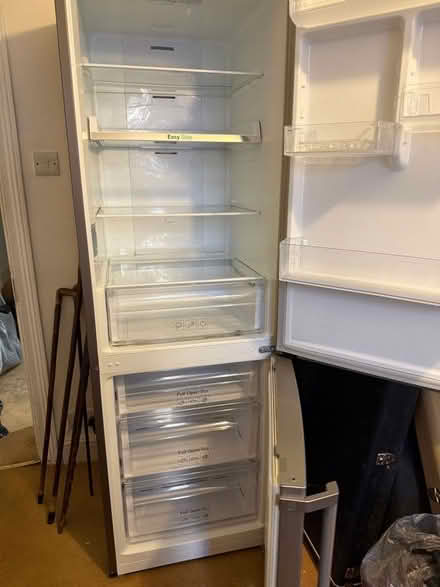 Photo of free Samsung fridge freezer (Upper Holloway N19) #3