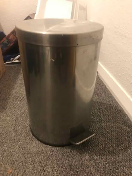 Photo of free Medium bin (Davenport SK3) #1