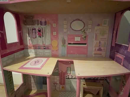 Photo of free Dolls house (Ashburton SE25) #3