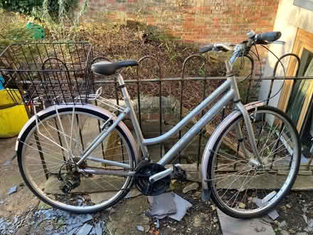 Photo of free “Woman’s” bike (Walton Manor OX2) #1