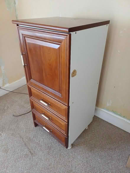 Photo of free Wood cabinet (EN4 8NY) #2