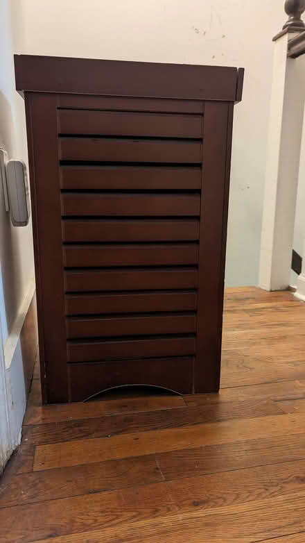 Photo of free clothes hamper (Park Slope (north)) #1