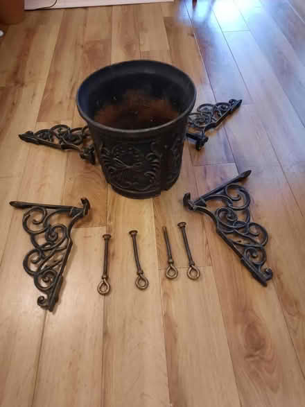 Photo of free Cast Iron Xmas tree stand (Mossley Hill L18) #3