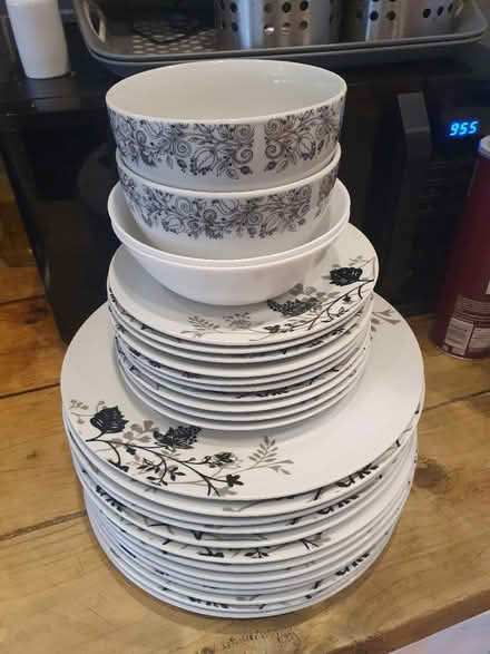 Photo of free Dinner plates (UB5) #1
