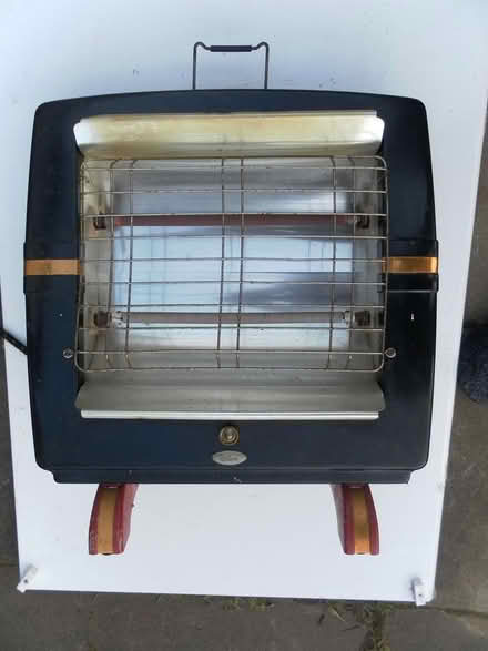 Photo of free OLD 1970s ELECTRIC FIRE NOT FOR USE (shefford, SG17) #1