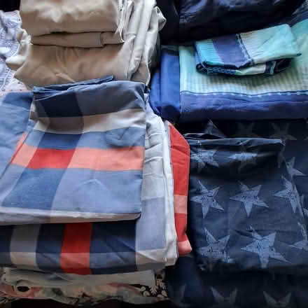 Photo of free Single duvet and bedding (Howlett Cross LS26) #3