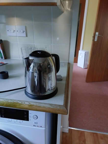 Photo of free Russell hobbs kettle 1litre (Worcester Park KT4) #1