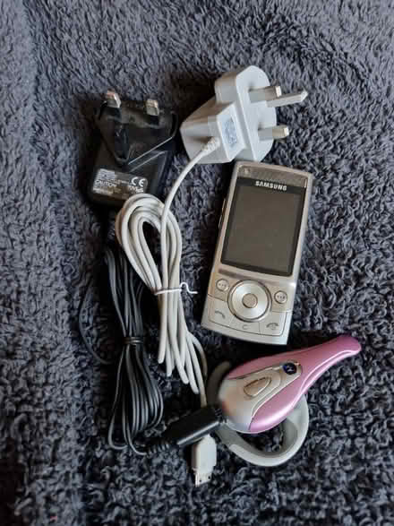 Photo of free Samsung SGH-G600 & earpiece (Wakefield WF2) #4