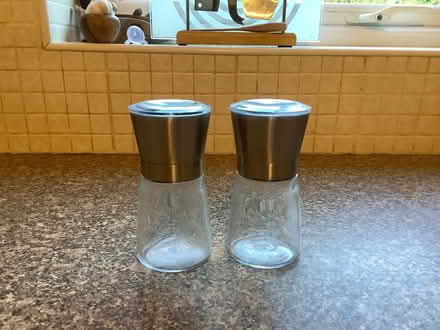 Photo of free Salt and pepper mills (Oaks Cross SG2) #1