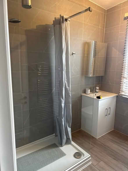 Photo of free Glass shower screen Suitable (Southfields SW18) #2