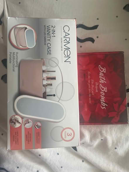 Photo of free Vanity case and bath bombs (BR3, Beckenham) #1
