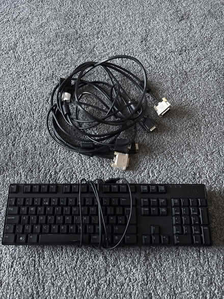 Photo of free Dell keyboard and pc cables (Orpington) #1