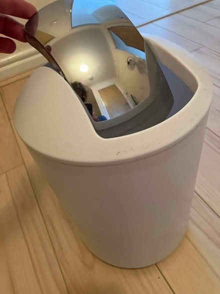 Photo of free Flip top paper bin (Cambridge CB5) #2