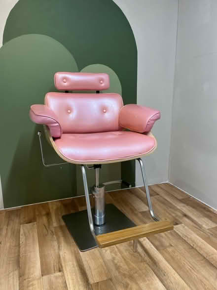 Photo of free Pink Chair (Tooting SW17) #3
