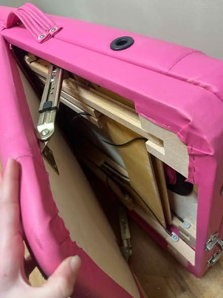 Photo of free Pink massage table (Tooting SW17) #4