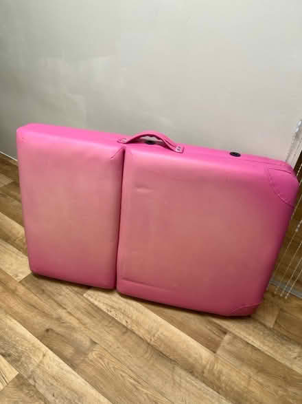 Photo of free Pink massage table (Tooting SW17) #3
