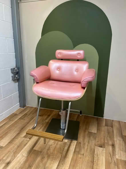 Photo of free Pink Chair (Tooting SW17) #1