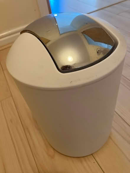 Photo of free Flip top paper bin (Cambridge CB5) #1