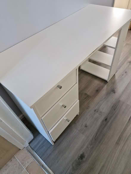 Photo of free White Desk (Chells SG2) #2