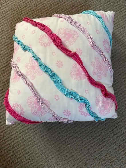 Photo of free Pink cushion (GU51) #1