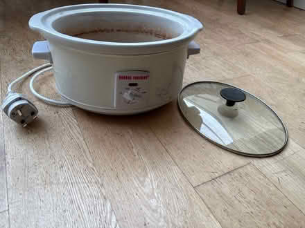 Photo of free Slow cooker - works (Southfields SW18 5TY) #1